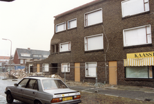 832778 Afbeelding van de sloop van de huizen aan de Spuistraat te Utrecht, met rechts het hoekpand Rijnlaan 23.